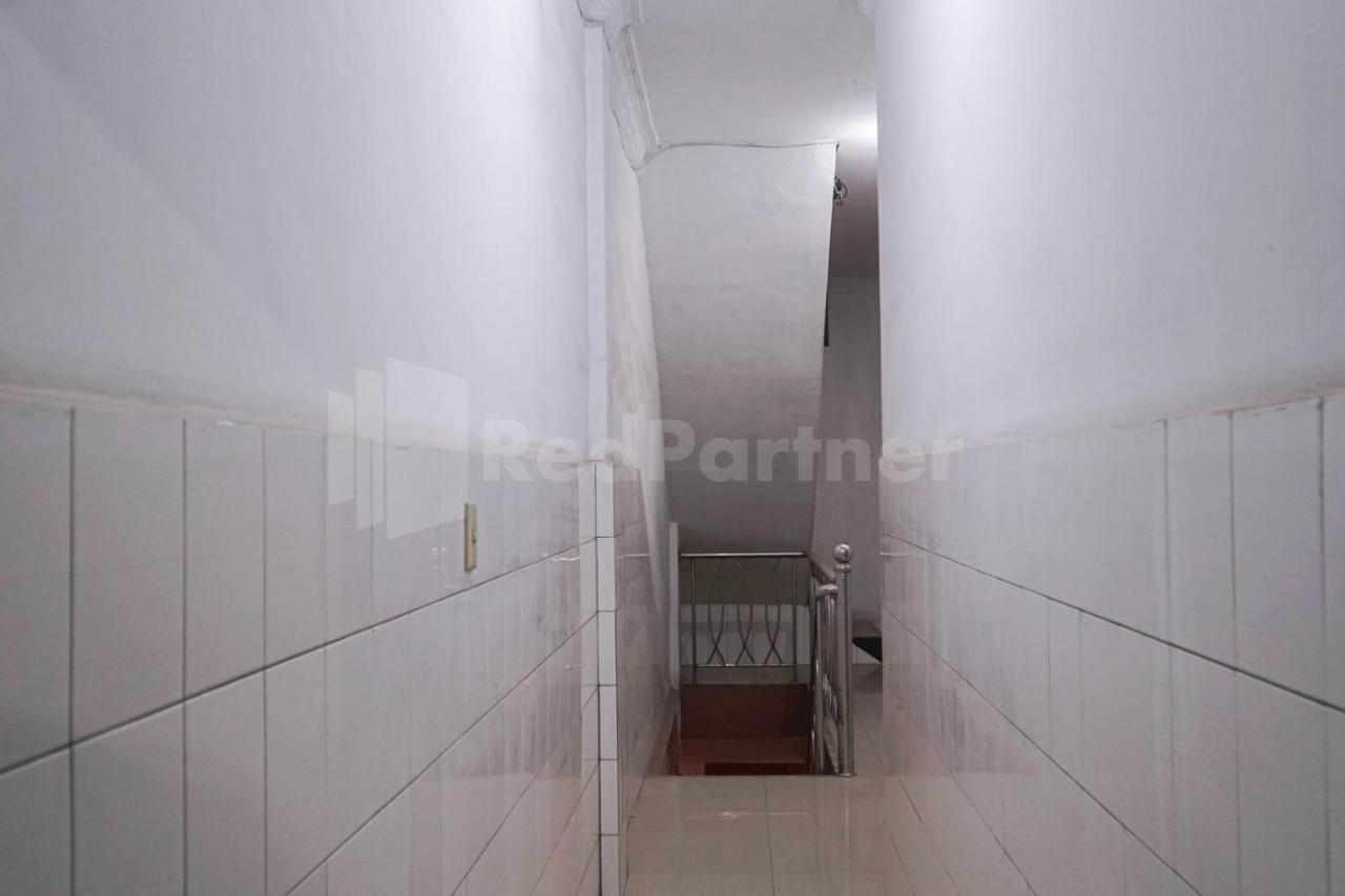 Hotel Edbert Near Lotte Grosir Redpartner 2*
