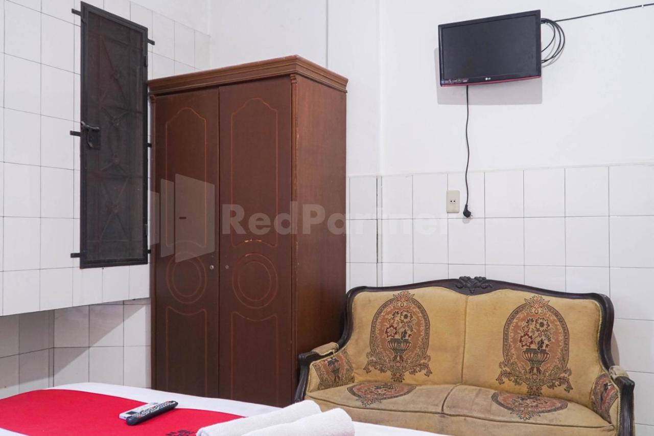 Edbert Near Lotte Grosir Redpartner Hotel Medan