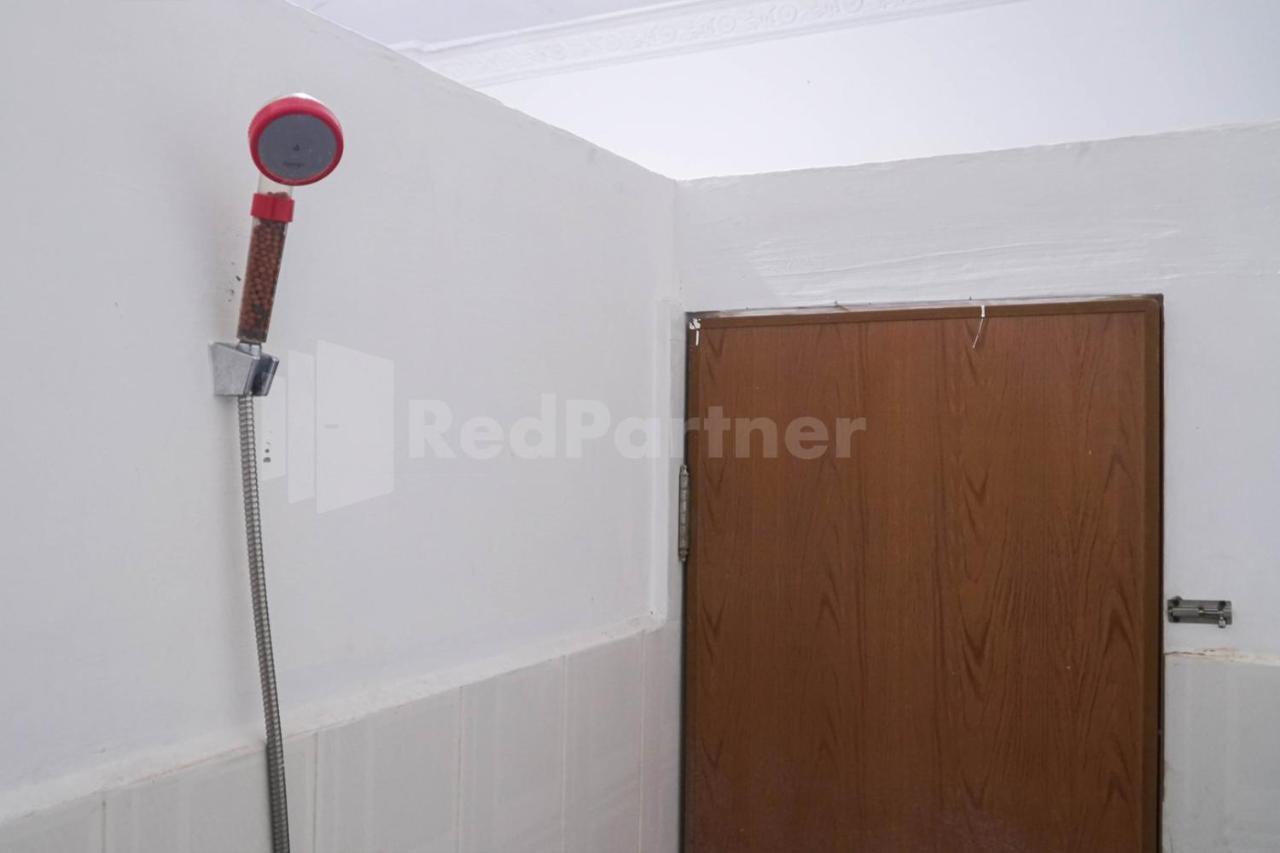 Edbert Near Lotte Grosir Redpartner 2* Medan