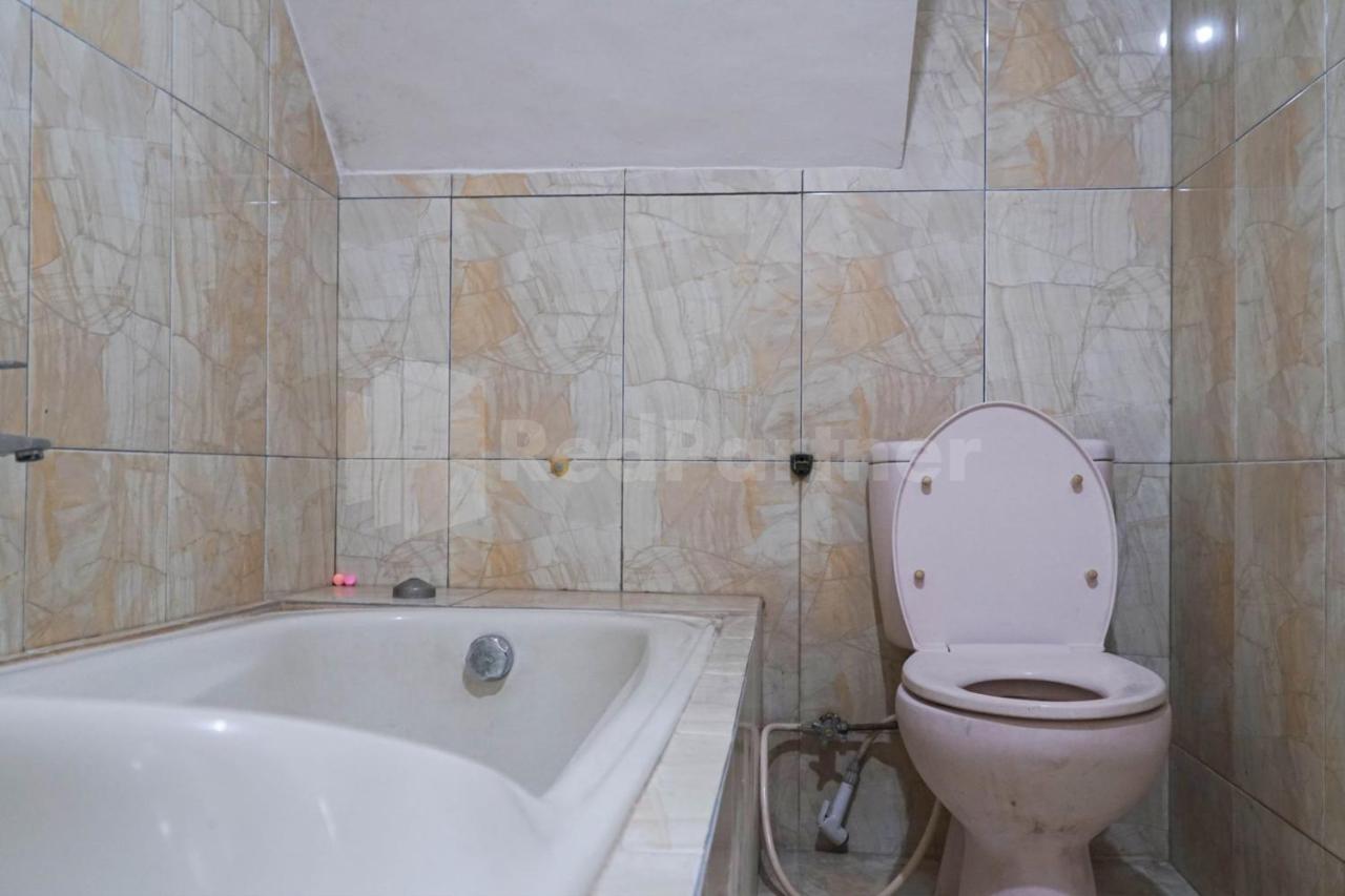 Edbert Near Lotte Grosir Redpartner 2* Medan