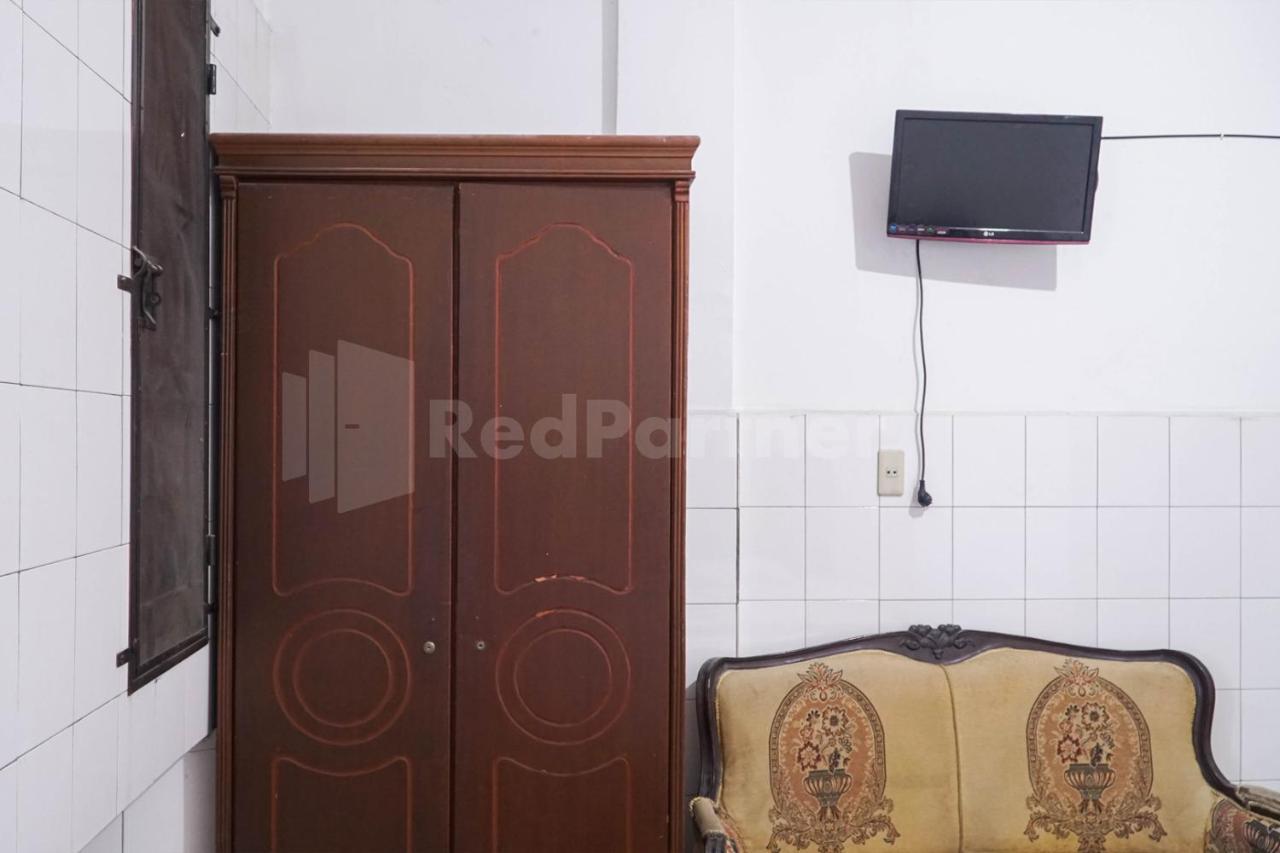 Edbert Near Lotte Grosir Redpartner 2* Medan