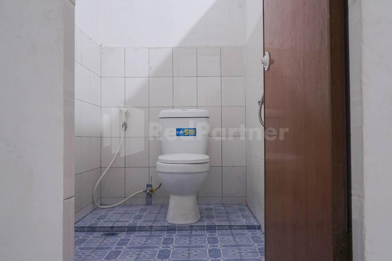 Hotel Edbert Near Lotte Grosir Redpartner